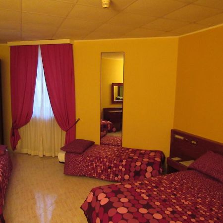 B&B The Sun Swimming & Pool Turin Exterior foto