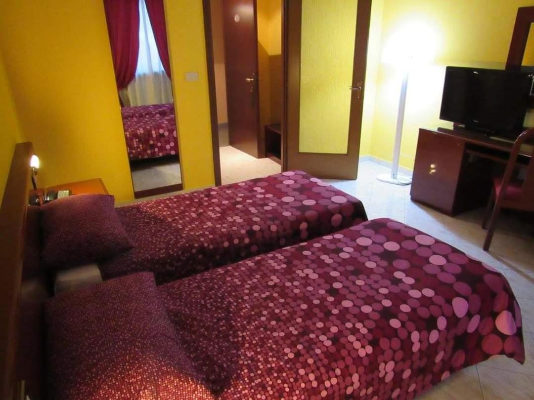 B&B The Sun Swimming & Pool Turin Exterior foto